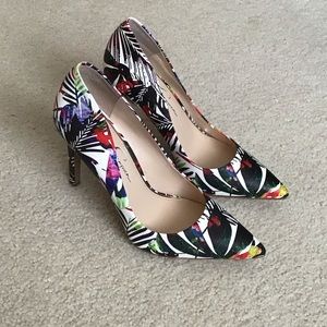 Jessica Simpson Calexico Size 8